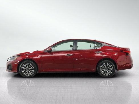 Used 2023 Nissan Altima 2.5 SV w/ SV Premium Package AWD/4WD image 2
