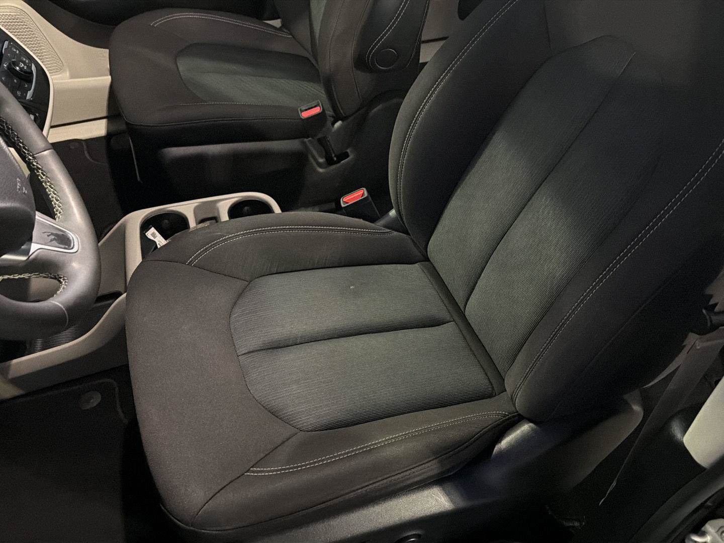 Used 2023 Chrysler Voyager LX FWD image 29