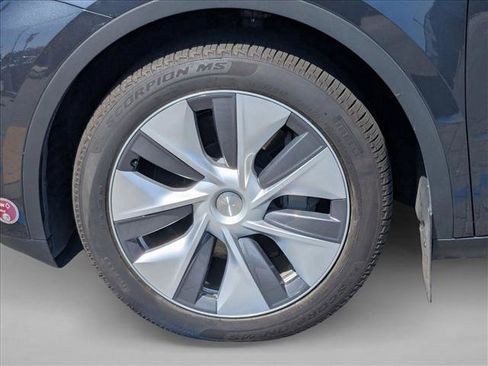 Used 2024 Tesla Model Y Long Range AWD/4WD image 27