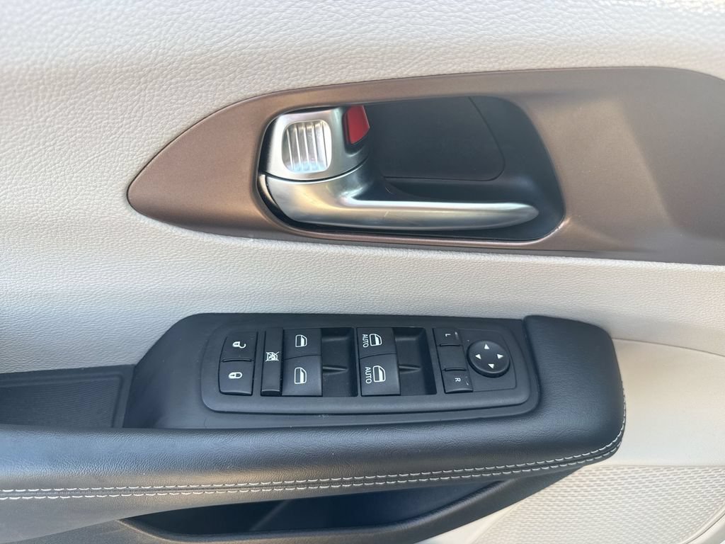Used 2023 Chrysler Voyager LX FWD image 25