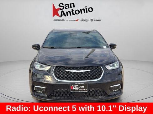 New 2026 Chrysler Pacifica Select image 3