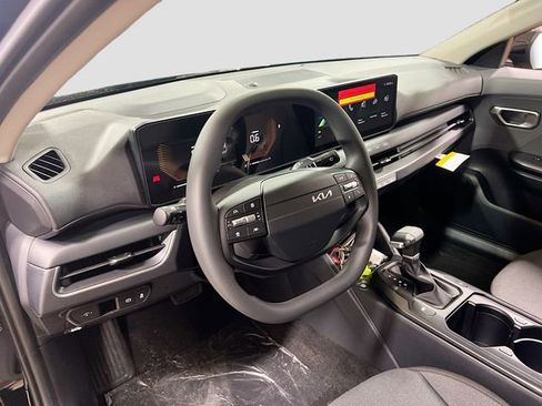 New 2025 Kia K4 LX image 9