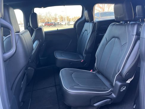 New 2026 Chrysler Pacifica Limited image 24