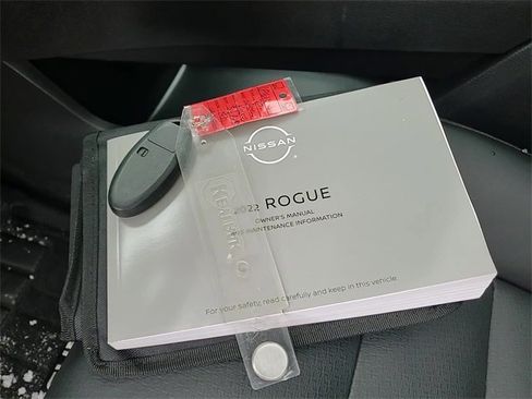 Used 2022 Nissan Rogue SV w/ SV Premium Package image 7