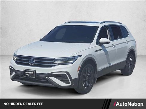 Used 2022 Volkswagen Tiguan SE FWD image 1