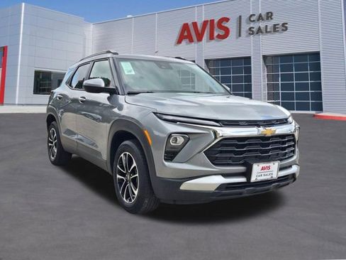 Used 2025 Chevrolet TrailBlazer LT AWD/4WD image 3
