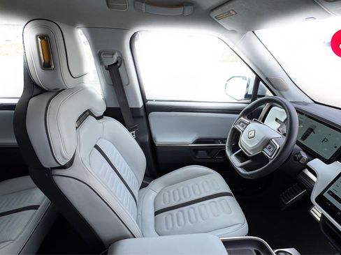 Used 2024 Rivian R1S Adventure image 17