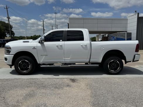 Used 2025 RAM 2500 Laramie AWD/4WD image 7