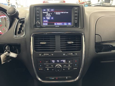 Used 2020 Dodge Grand Caravan SXT w/ Driver Convenience Group FWD image 28