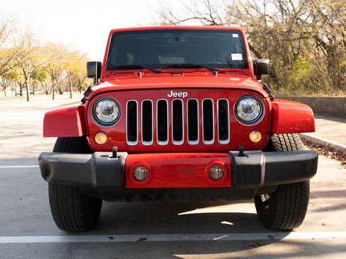 Used 2017 Jeep Wrangler Unlimited Sahara w/ Max Tow Package image 3