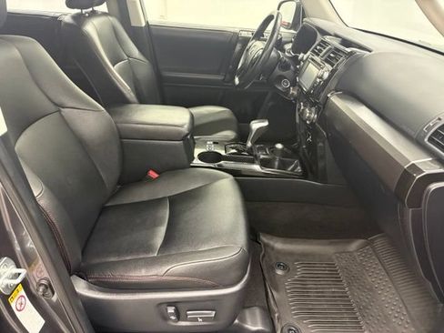 Used 2019 Toyota 4Runner TRD Off-Road Premium AWD/4WD image 38