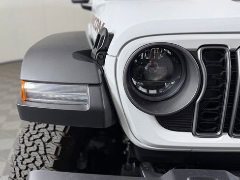 Used 2026 Jeep Wrangler Unlimited Rubicon AWD/4WD image 3