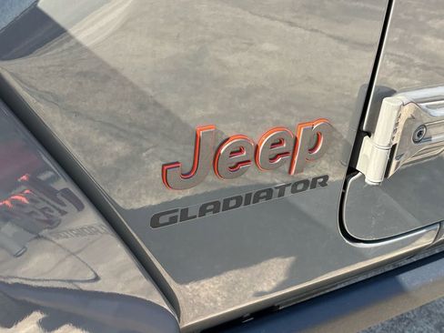 Used 2021 Jeep Gladiator Mojave image 11