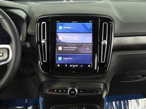 Used 2023 Volvo XC40 Recharge Ultimate image 26