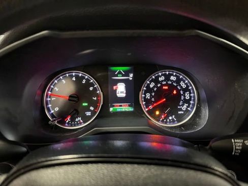 Used 2021 Toyota RAV4 XLE w/ Convenience Package FWD image 26