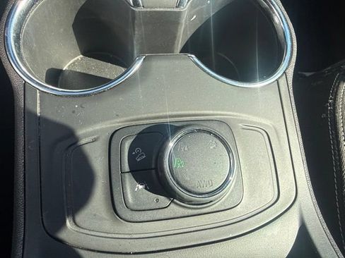 Used 2024 GMC Terrain SLE AWD/4WD image 16