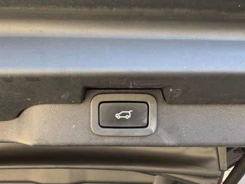 Used 2019 Land Rover Discovery HSE Luxury image 18