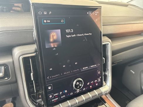 Certified 2025 GMC Yukon Denali AWD/4WD image 13