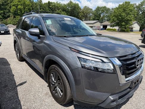Used 2022 Nissan Pathfinder SV FWD image 2
