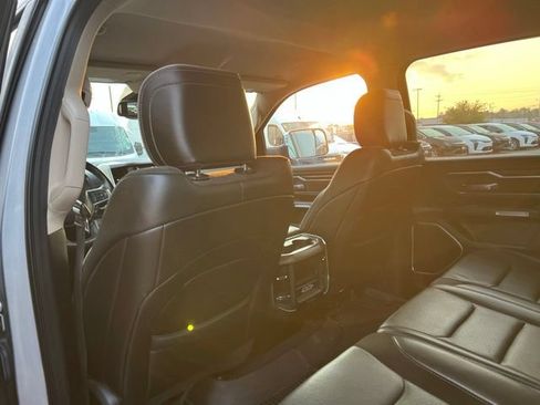 Used 2019 RAM 1500 Laramie AWD/4WD image 12