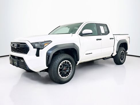 Used 2025 Toyota Tacoma TRD Off-Road image 3