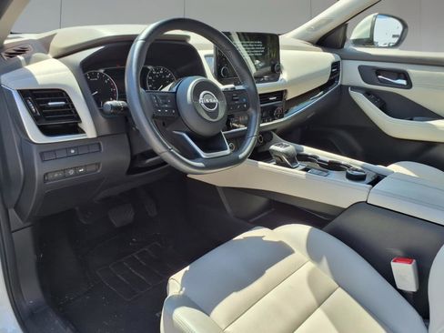 Used 2023 Nissan Rogue SL w/ SL Premium Package image 9