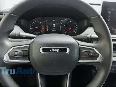 Used 2024 Jeep Compass Latitude AWD/4WD image 23