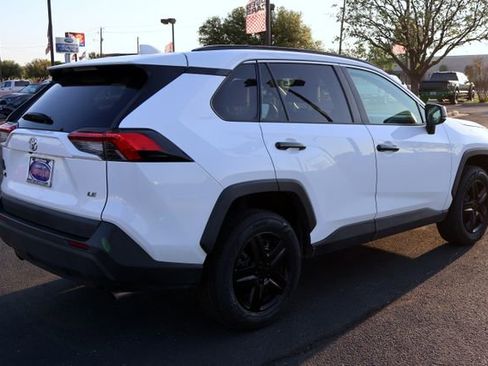 Used 2021 Toyota RAV4 LE image 10