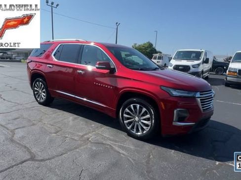 Used 2023 Chevrolet Traverse Premier FWD image 2