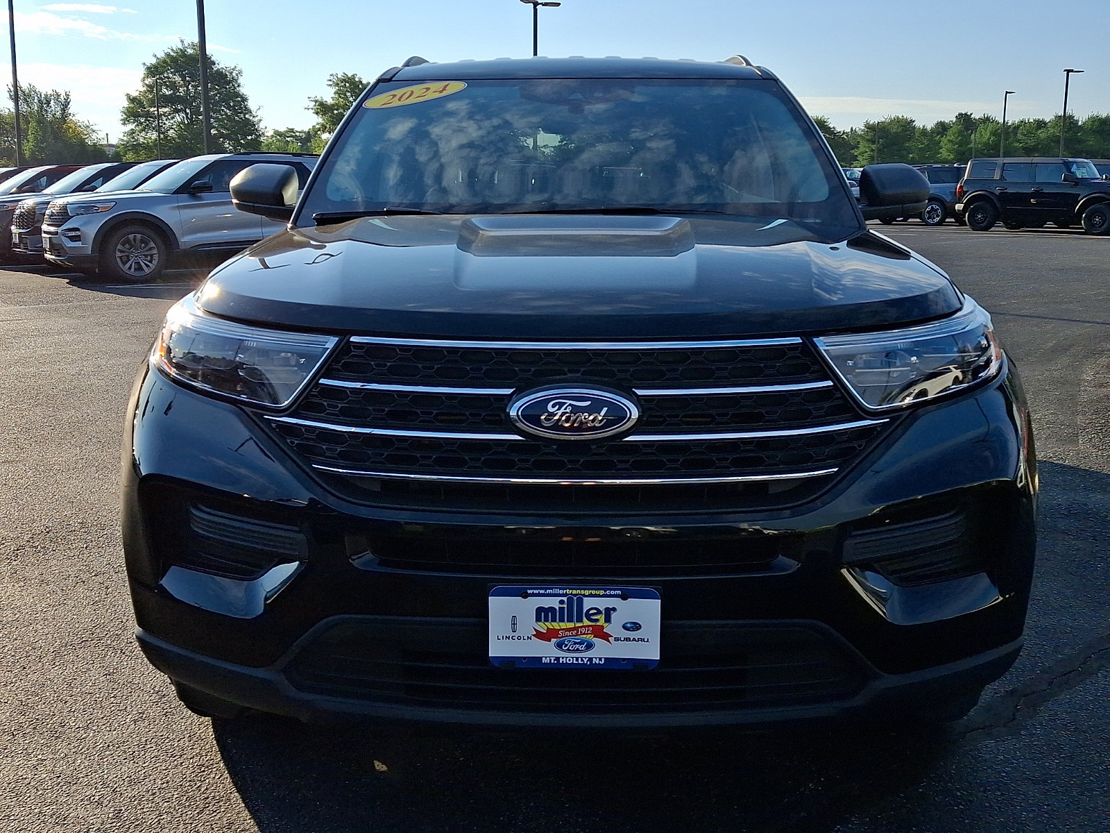 Used 2024 Ford Explorer XLT AWD/4WD image 2