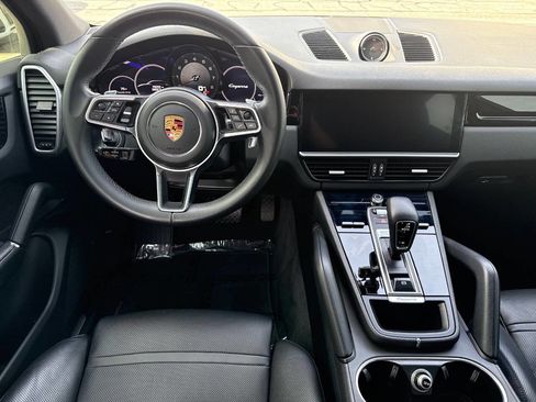 Used 2019 Porsche Cayenne image 25
