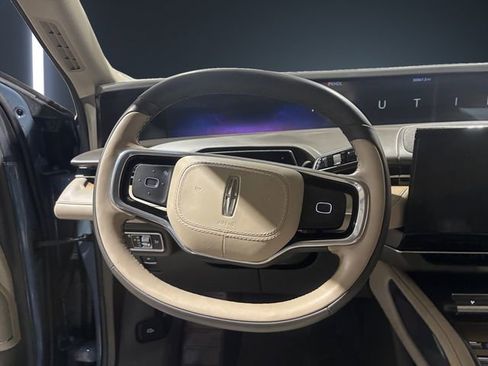 Used 2025 Lincoln Nautilus Reserve w/ Jet Appearance Package image 12