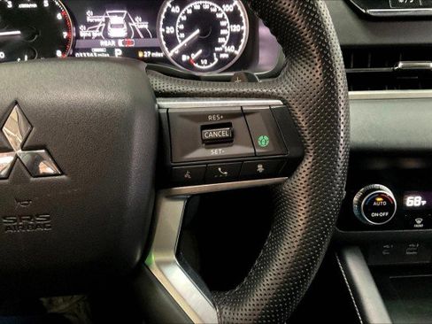 Used 2024 Mitsubishi Outlander SE image 19