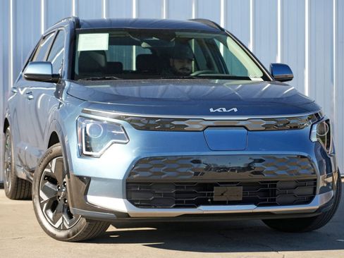 Used 2023 Kia Niro Wind w/ Wind Preserve Package image 2
