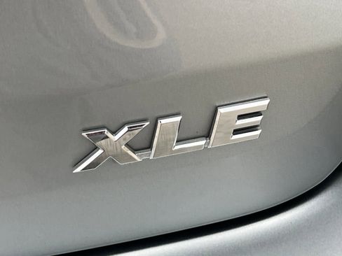 Used 2019 Toyota Highlander XLE image 28