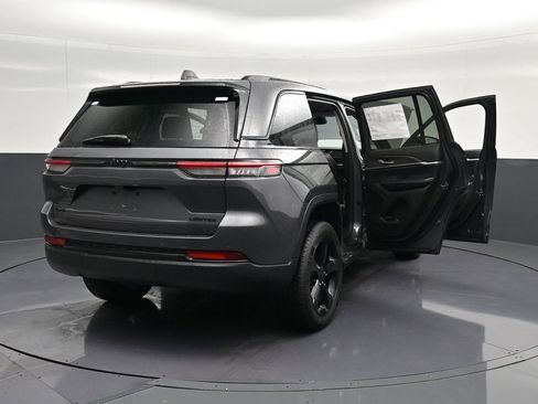 Used 2024 Jeep Grand Cherokee Limited w/ Black Appearance Package AWD/4WD image 42