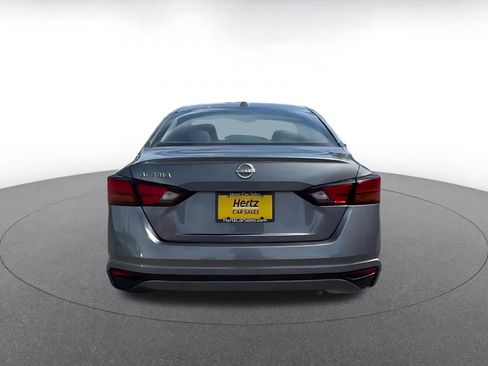 Used 2025 Nissan Altima 2.5 SV FWD image 12
