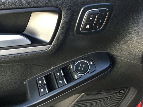 Used 2025 Ford Escape Platinum w/ Premium Technology Package image 9