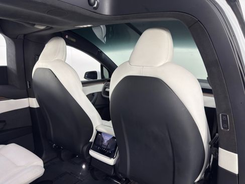 Used 2022 Tesla Model X image 40