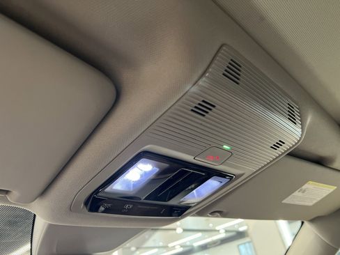 Used 2025 Volkswagen Atlas SE image 30