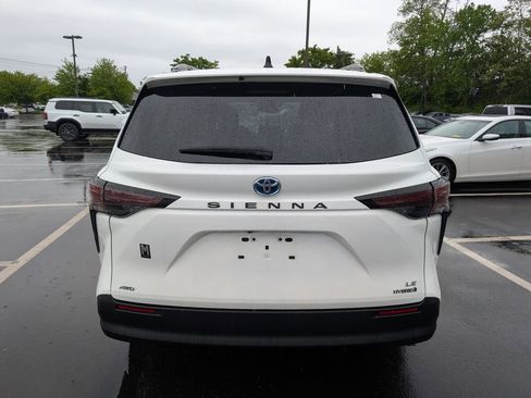 Used 2024 Toyota Sienna LE w/ LE Plus Package AWD/4WD image 6