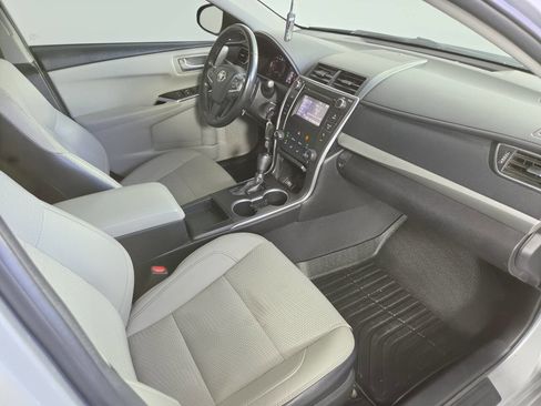 Used 2016 Toyota Camry SE w/ Moonroof Package FWD image 31