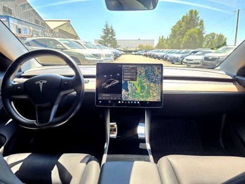 Used 2018 Tesla Model 3 Mid Range RWD image 16