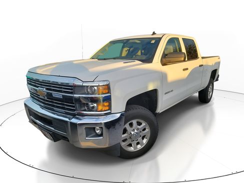 Used 2015 Chevrolet Silverado 2500 LT w/ LT Convenience Package image 2