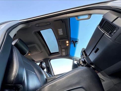 Used 2015 Nissan Titan SL w/ SL Moonroof Package image 14