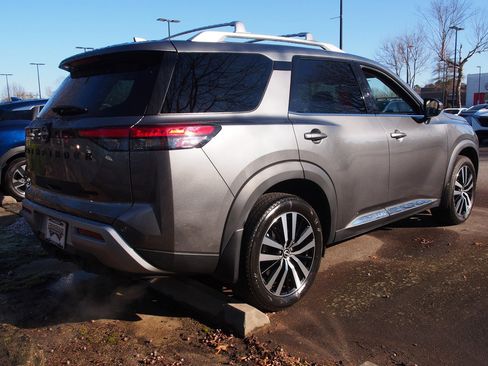 Used 2023 Nissan Pathfinder Platinum w/ Black Appearance Package image 7