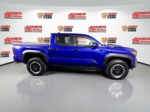 Used 2024 Toyota Tacoma TRD Off-Road w/ TRD Off Road Upgrade Package image 19