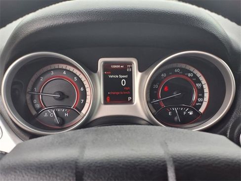 Used 2017 Dodge Journey SE w/ Flexible Seating Group image 9