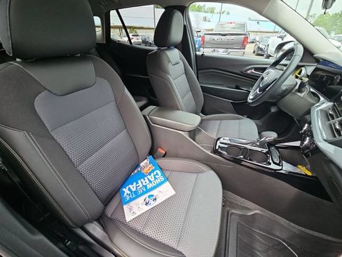 Used 2024 Chevrolet Trax LT w/ Driver Confidence Package FWD image 30