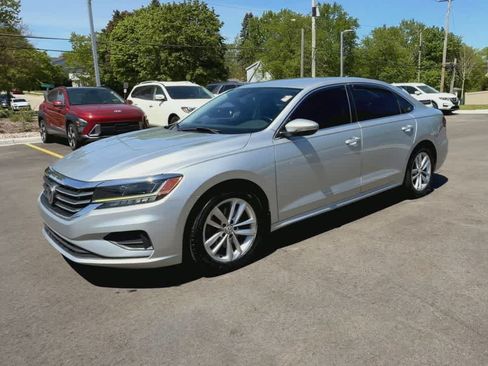 Used 2020 Volkswagen Passat 2.0T SE FWD image 4